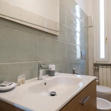 Bibi's Luxury * Roma