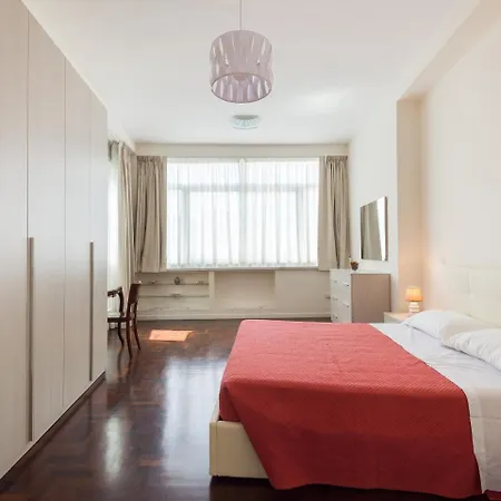 Bibi's Luxury * Roma